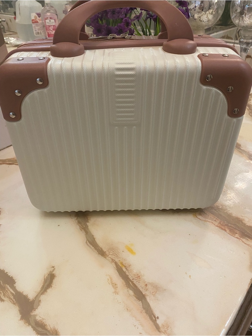 Compact Rose Gold Hard-Shell Cosmetic Case - Picture 7 of 12